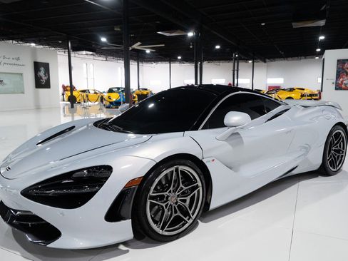 Used 2018 McLaren 720S image 3