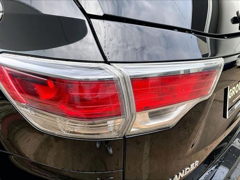 Used 2015 Toyota Highlander Plus FWD image 26