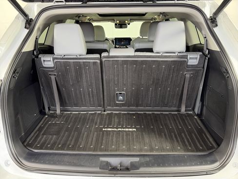 Used 2023 Toyota Highlander Platinum image 15