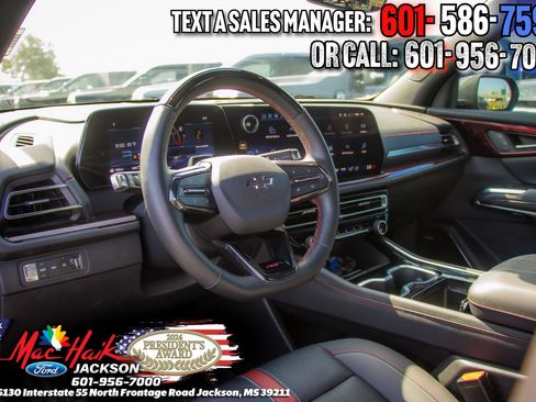 Used 2025 Chevrolet Traverse RS AWD/4WD image 6