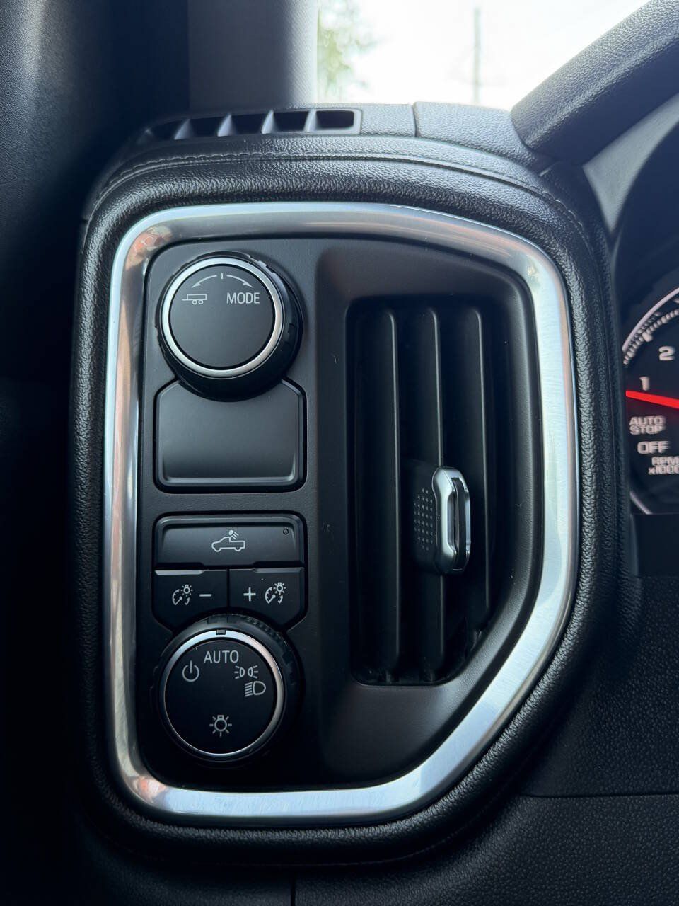 Used 2020 Chevrolet Silverado 1500 LT w/ Texas Edition RWD image 29