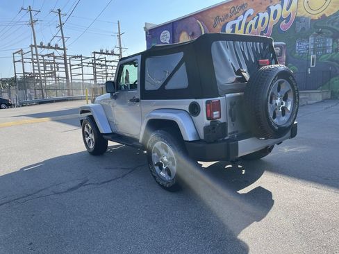 Certified 2018 Jeep Wrangler Sahara w/ Connectivity Group AWD/4WD image 3