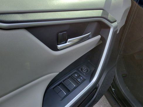 Used 2025 Toyota RAV4 XLE image 20