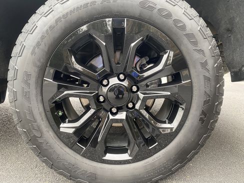 Used 2024 Chevrolet Silverado 1500 Custom image 40