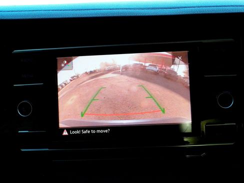 Used 2021 Volkswagen Jetta SE w/ SE Cold Weather Package image 17