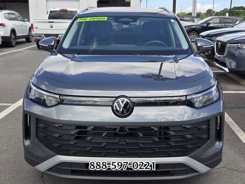 Used 2025 Volkswagen Tiguan SE FWD image 13