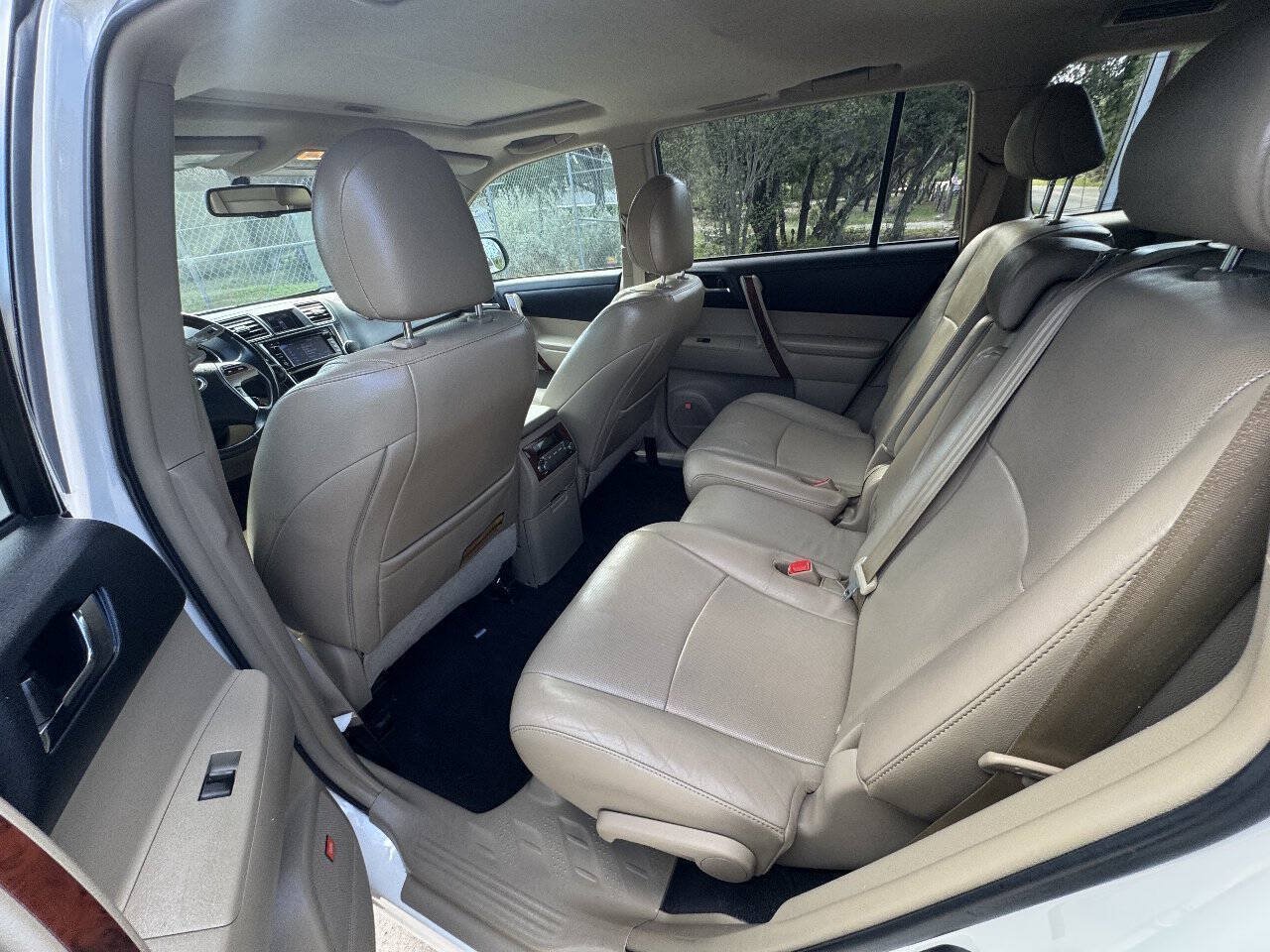 Used 2013 Toyota Highlander Limited AWD/4WD image 28