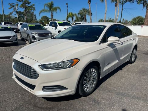 Used 2013 Ford Fusion SE image 1