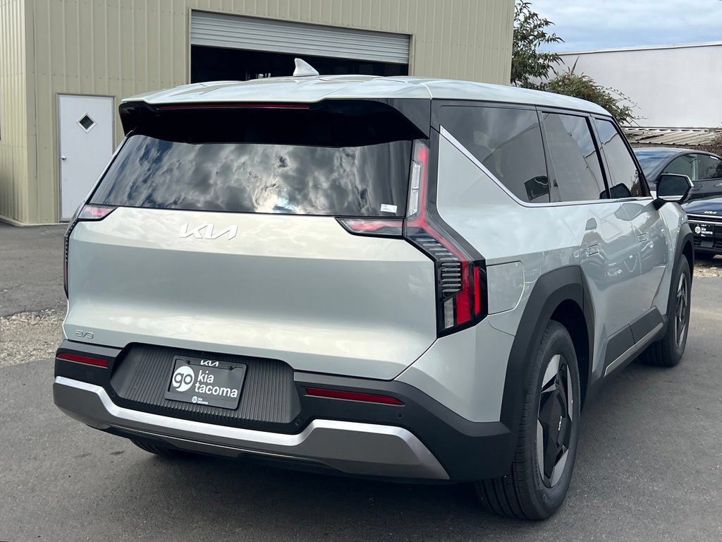 Certified 2024 Kia EV9 Light Long Range RWD image 5