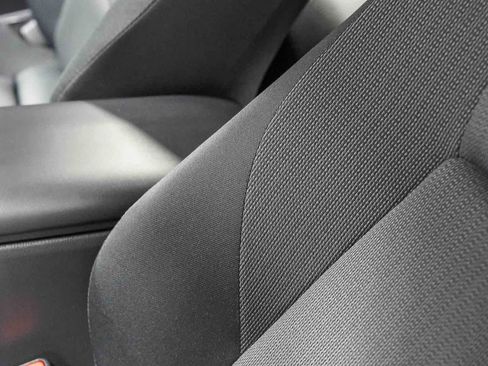 Used 2025 Toyota Prius LE FWD image 19