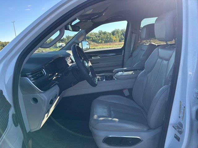 Used 2022 Jeep Wagoneer Series I AWD/4WD image 8