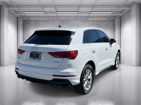 Used 2022 Audi Q3 2.0T Premium w/ Convenience Package AWD/4WD image 3