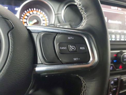 Used 2020 Jeep Wrangler Unlimited Sahara AWD/4WD image 23