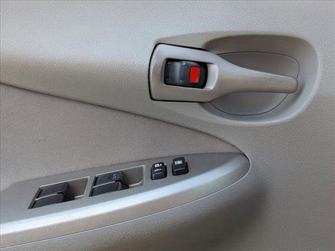 Used 2011 Toyota Corolla LE image 4