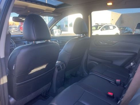 Used 2017 Nissan Rogue SL w/ SL Premium Package image 24
