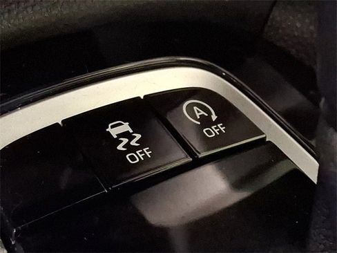 Used 2024 Toyota Corolla Cross LE image 24