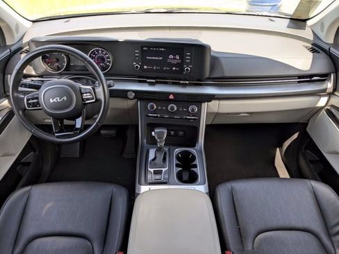 Certified 2024 Kia Carnival LX FWD image 20
