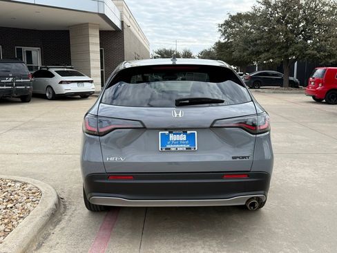 Used 2025 Honda HR-V Sport image 4