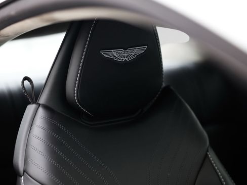 Used 2018 Aston Martin DB11 V12 RWD image 15