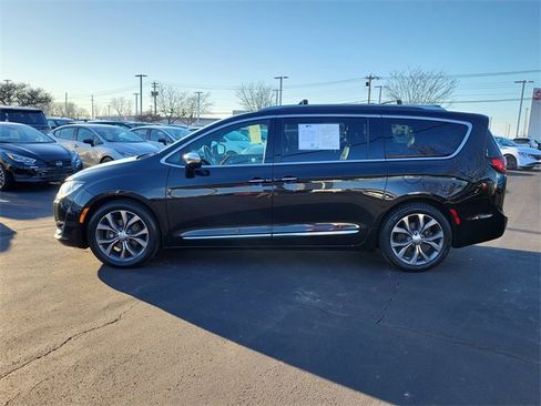 Used 2020 Chrysler Pacifica Limited image 4