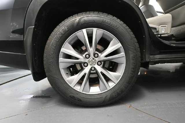Used 2015 Toyota Highlander XLE AWD/4WD image 10
