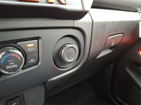 New 2026 Nissan Frontier PRO-4X w/ Pro-4x Convenience Package image 21