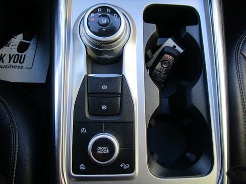 Used 2020 Ford Explorer XLT w/ Equipment Group 202A image 16