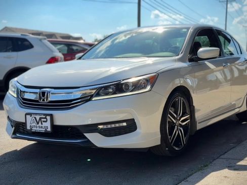 Used 2017 Honda Accord Sport image 5