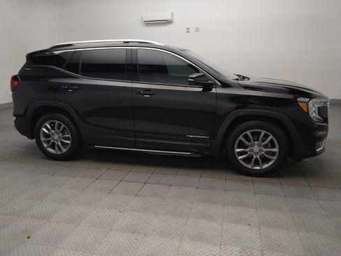 Used 2022 GMC Terrain SLT w/ LPO, 'HIT The Road' Package FWD image 11