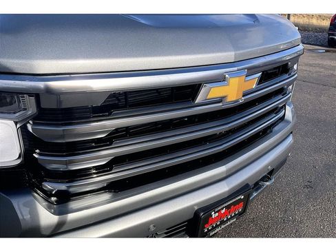 Used 2024 Chevrolet Silverado 1500 High Country w/ Technology Package image 31