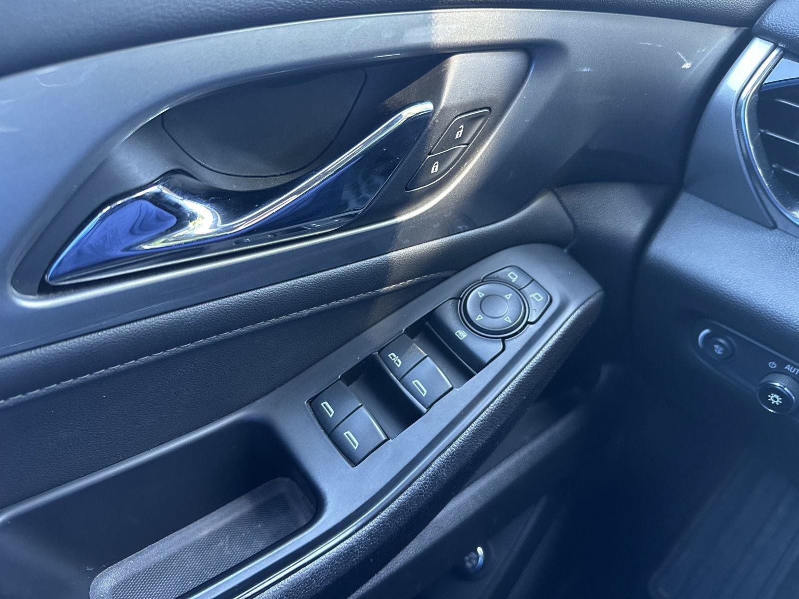 Used 2023 Chevrolet Traverse LT FWD image 54