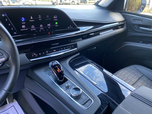 Used 2024 Cadillac Escalade V w/ LPO, ONYX Package image 25