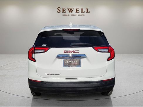 Certified 2024 GMC Terrain SLE image 4