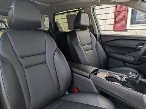 Used 2023 Nissan Rogue SV w/ SV Premium B Package FWD image 14