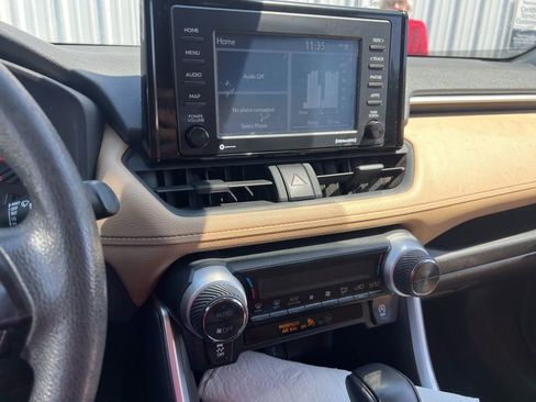 Used 2021 Toyota RAV4 XLE image 2