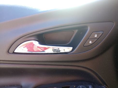 Used 2020 Chevrolet Equinox LT image 11