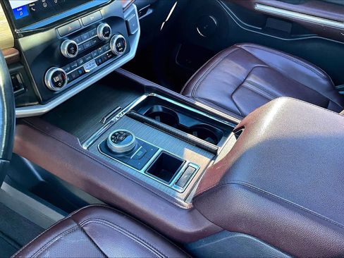 Used 2023 Ford Expedition Limited image 17