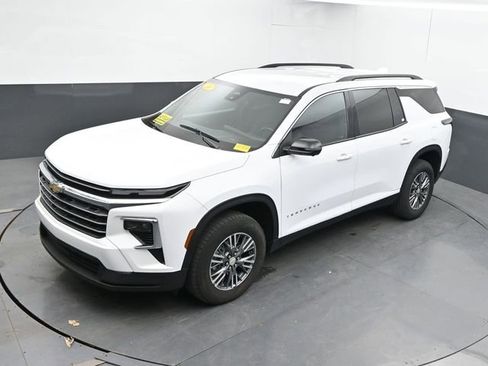 Used 2024 Chevrolet Traverse LT FWD image 39