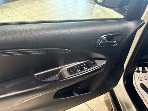 Used 2017 Dodge Journey Crossroad w/ Popular Equipment Group image 21