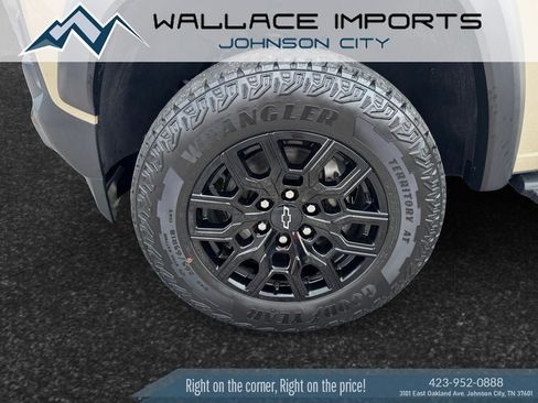 Used 2024 Chevrolet Colorado Trail Boss w/ Advanced Trailering Package AWD/4WD image 9