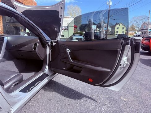 Used 2006 Chevrolet Corvette Z06 w/ Preferred Equipment Group RWD image 10