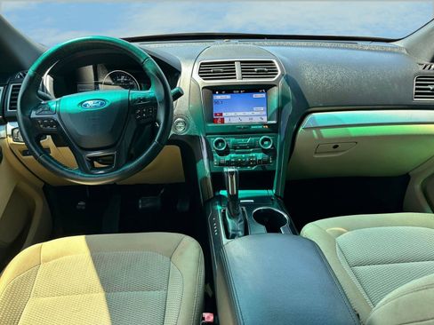 Used 2017 Ford Explorer XLT w/ Equipment Group 201A image 13