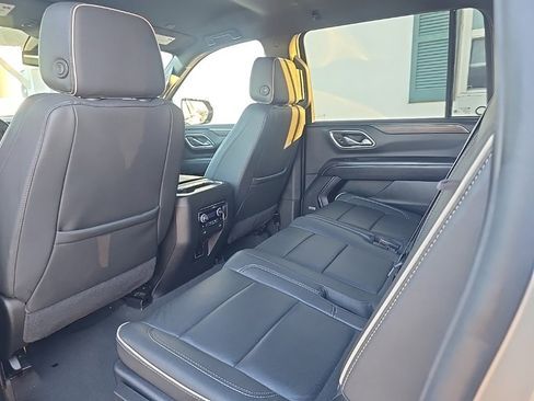 Used 2024 Chevrolet Suburban Premier image 18