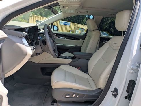 Certified 2024 Cadillac XT6 Premium Luxury w/ Technology Package FWD image 26