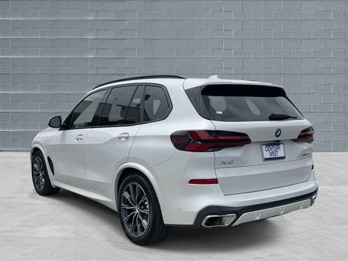 Used 2024 BMW X5 xDrive50e w/ M Sport Package image 7