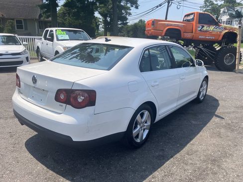 Used 2009 Volkswagen Jetta SEL FWD image 7