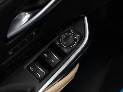 Used 2024 Cadillac XT4 Premium Luxury image 16