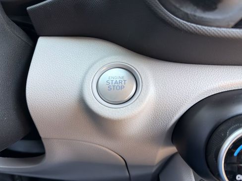 Used 2025 Hyundai Venue SEL FWD image 13