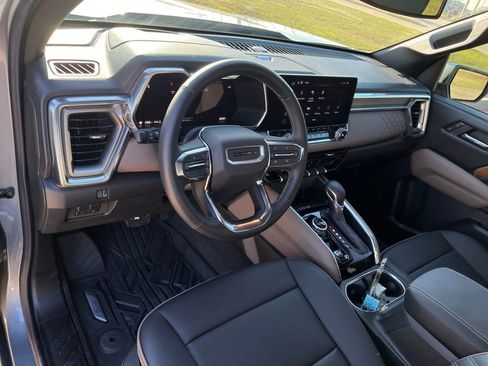 Used 2025 GMC Canyon Denali image 14