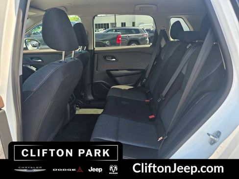Used 2023 Nissan Rogue SV FWD image 13